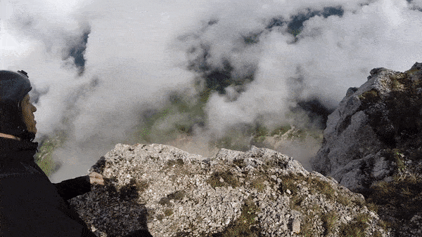 Nhay du o dinh nui day may bao phu tai Phap hinh anh