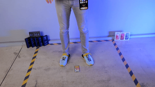 Thu nghiem tha roi iPhone 12 Mini va iPhone 12 Pro Max hinh anh