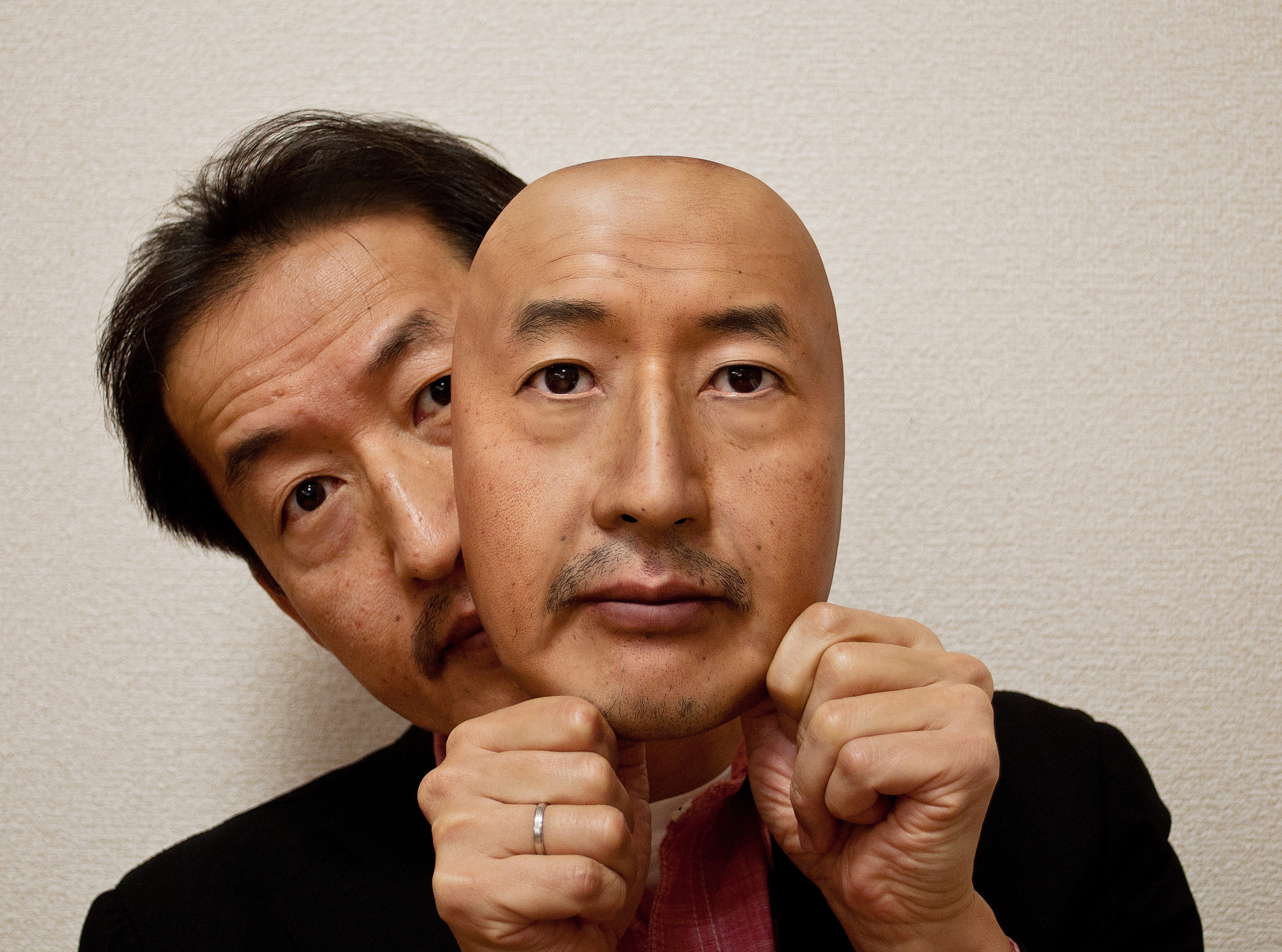 Cong ty Nhat Ban ban mat na mo phong khuon mat nguoi that hinh anh