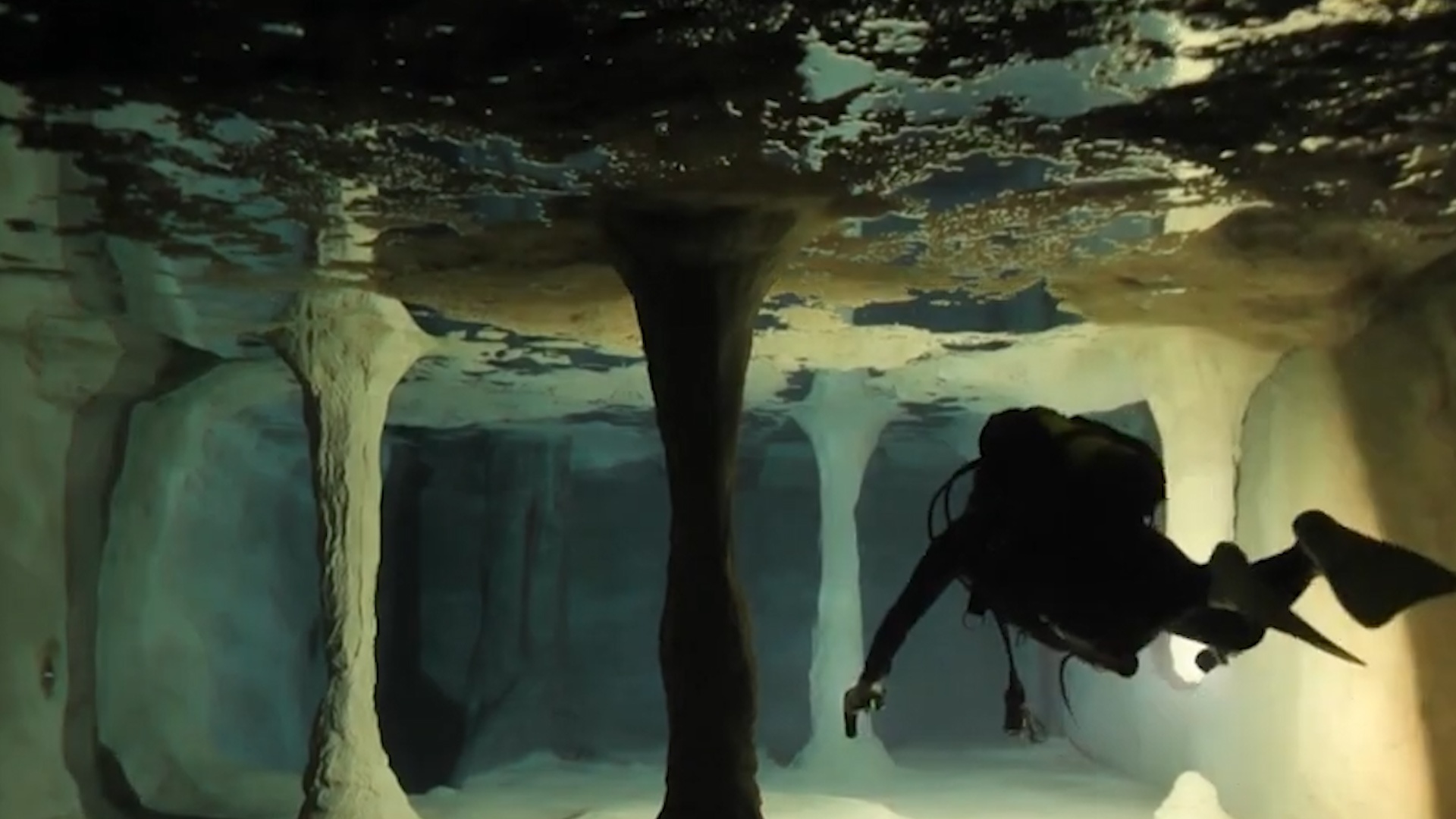 Be lan nhan tao sau nhat the gioi hinh anh