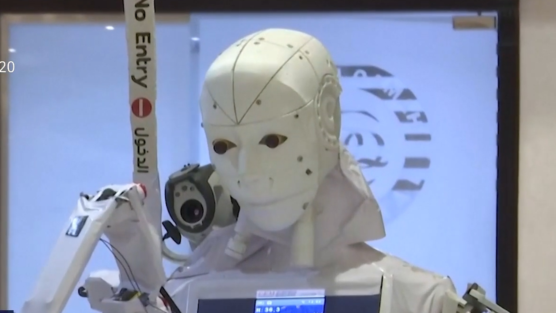 Robot cham soc benh nhan nham giam nguy co lay nhiem Covid-19 hinh anh