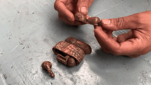 Sua chua AirPods Pro bi hu hong nang va dinh bun dat hinh anh