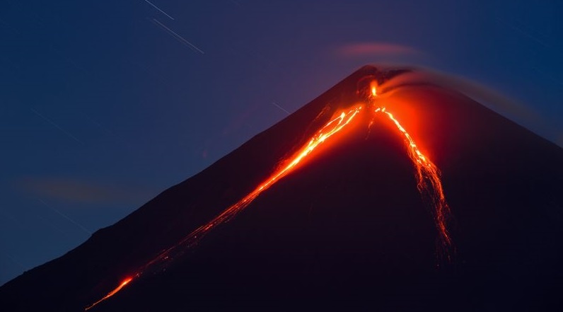 Nui lua cao nhat nuoc Nga phun trao hinh anh