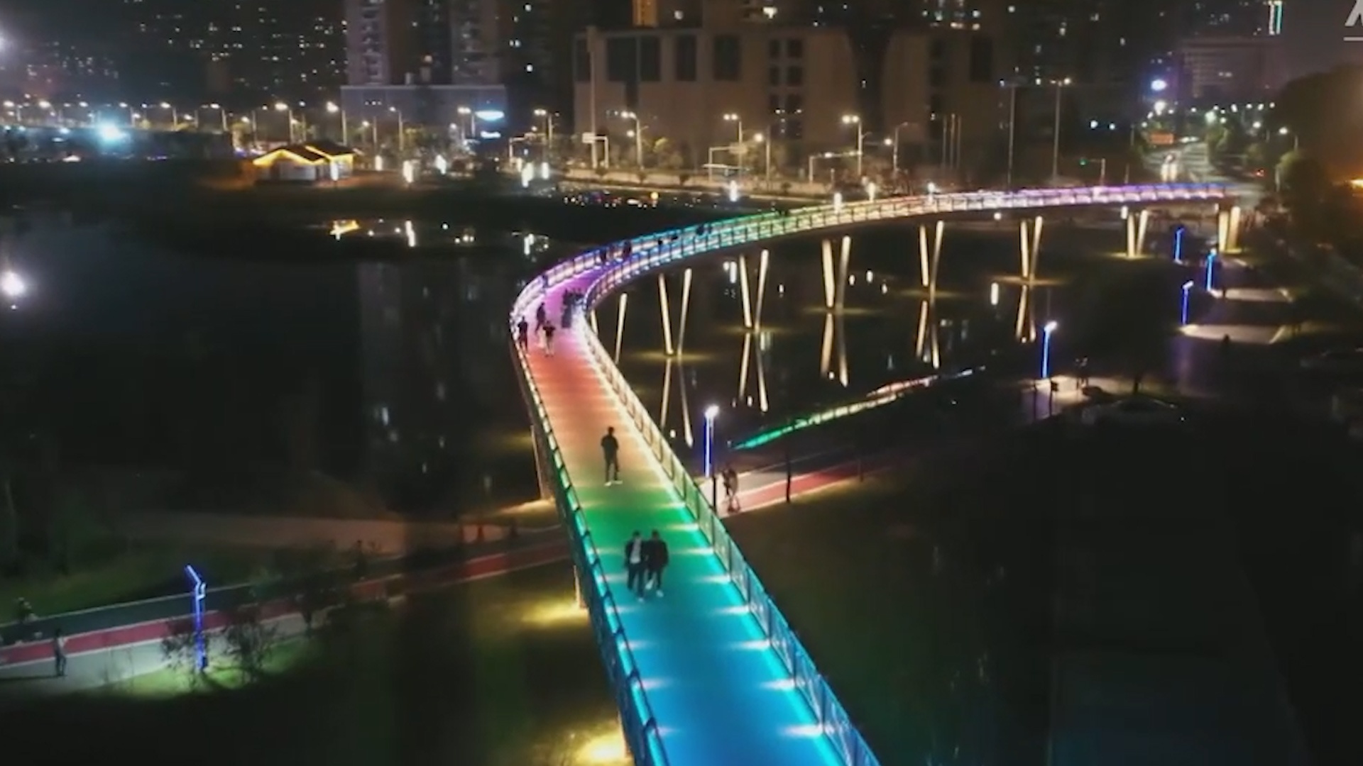 Cay cau '7 sac cau vong' o Trung Quoc hinh anh