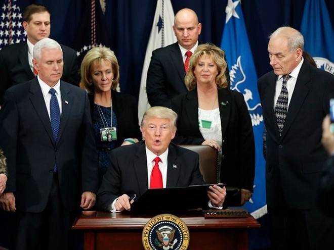 Tong thong Trump va quan chuc Nha Trang duoc tra luong bao nhieu? hinh anh