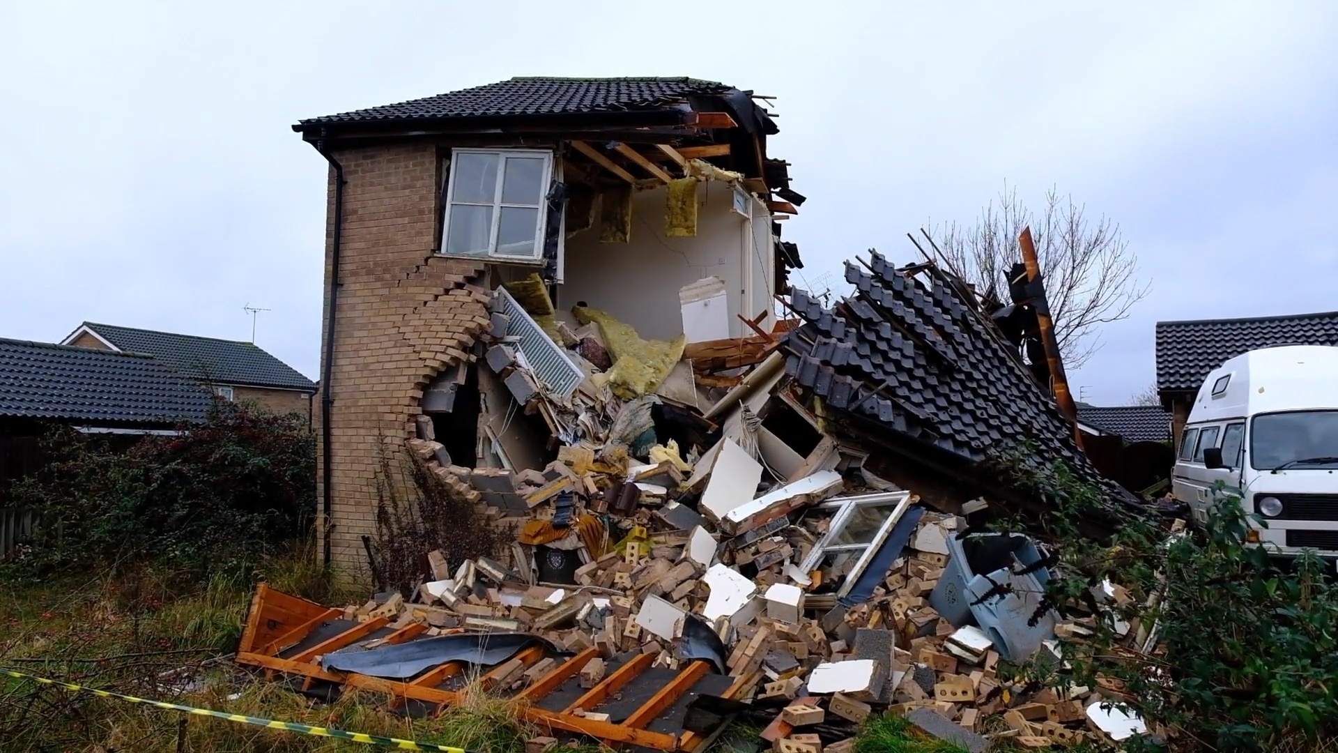 Ngoi nha sup do sau vu no khi gas o Anh hinh anh