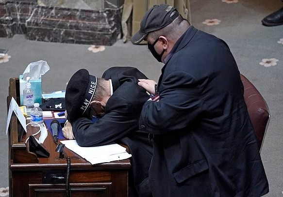 Dai cu tri guc mat khoc nuc no sau khi bo phieu hinh anh