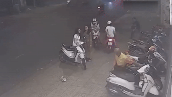 Co gai bi giat dien thoai o TP.HCM hinh anh