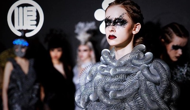 Nha thiet ke Dai Loan bien rac thai thanh trang phuc hinh anh