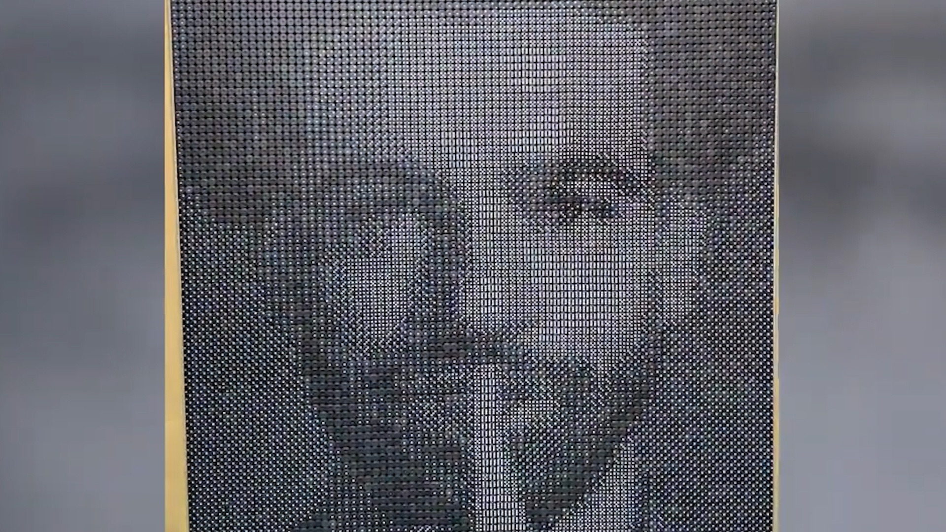 Dung hang tram vien xuc xac tao chan dung nguoi noi tieng hinh anh