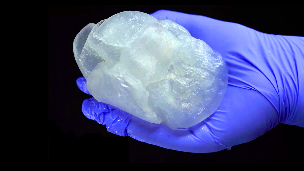 Qua tim in 3D voi kich thuoc that hinh anh