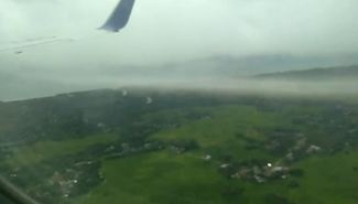 Canh may bay xa bo nhien lieu truoc khi ha canh hinh anh