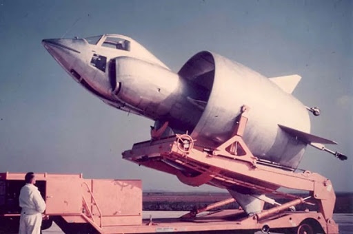 Mau may bay khong canh ky la cua Phap hinh anh