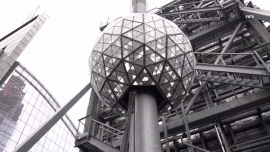 New York van hanh thu nghiem qua cau pha le chuan bi don nam moi hinh anh