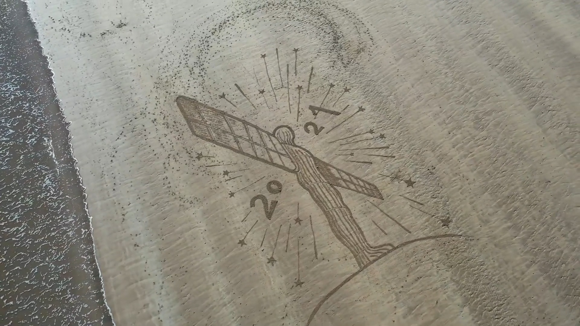 'Thien than phuong Bac' duoc ve lai tren bo bien nuoc Anh hinh anh