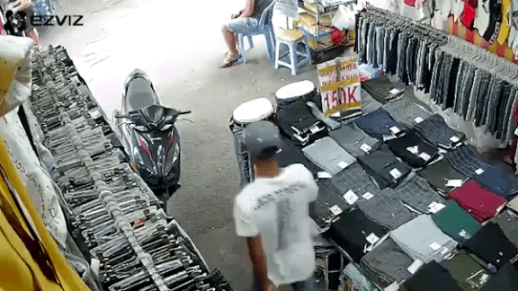 Gia vo lam nhan vien, nguoi dan ong lay cap xe may o TP.HCM hinh anh