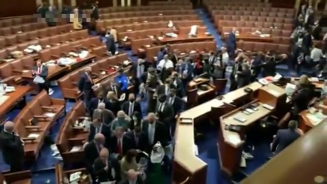 Cac nghi si so tan khi nguoi bieu tinh dap pha o Dien Capitol hinh anh