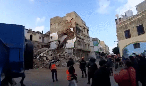 Ngoi nha 3 tang bi do sap sau tran bao o Morocco hinh anh