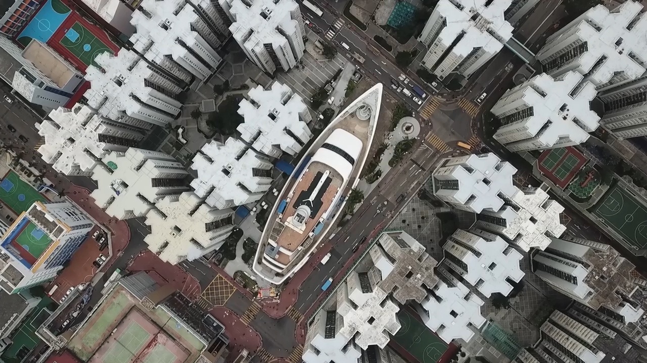 Du thuyen dai 109 m lot giua Hong Kong hinh anh