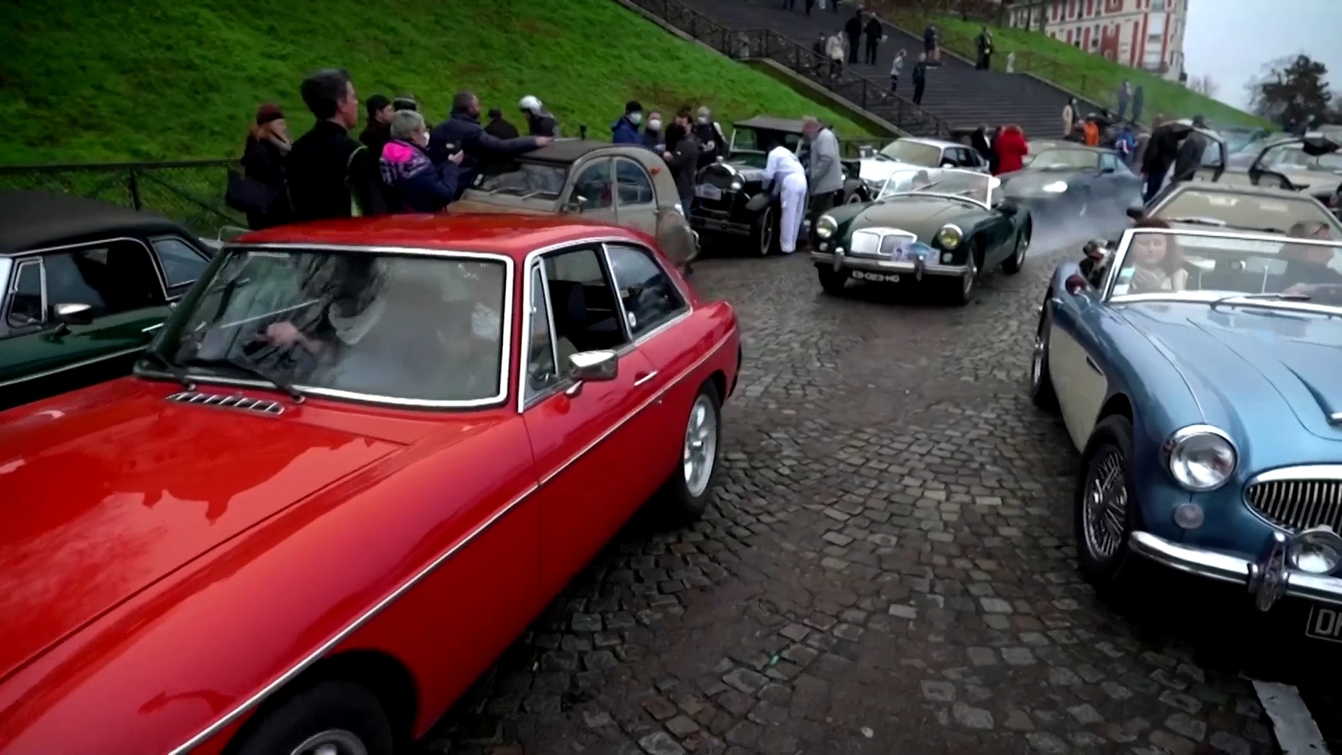 Hang tram oto co quy tu tai Paris hinh anh