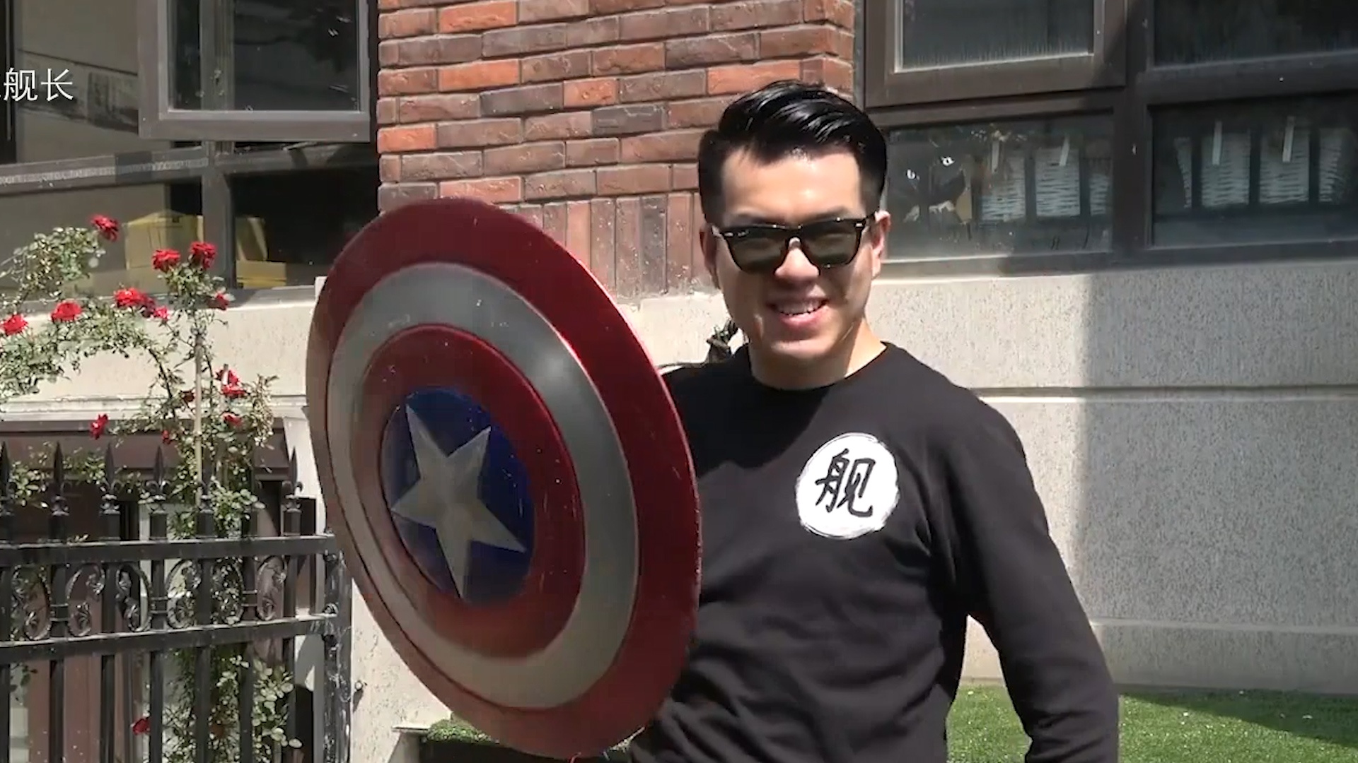 Thanh nien Trung Quoc che tao vu khi cua cac sieu anh hung trong phim hinh anh