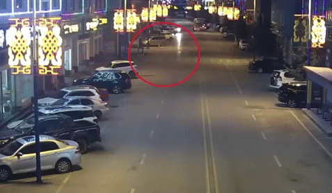 Tai xe lai xe dam vao 8 oto sau khi cai nhau voi vo hinh anh