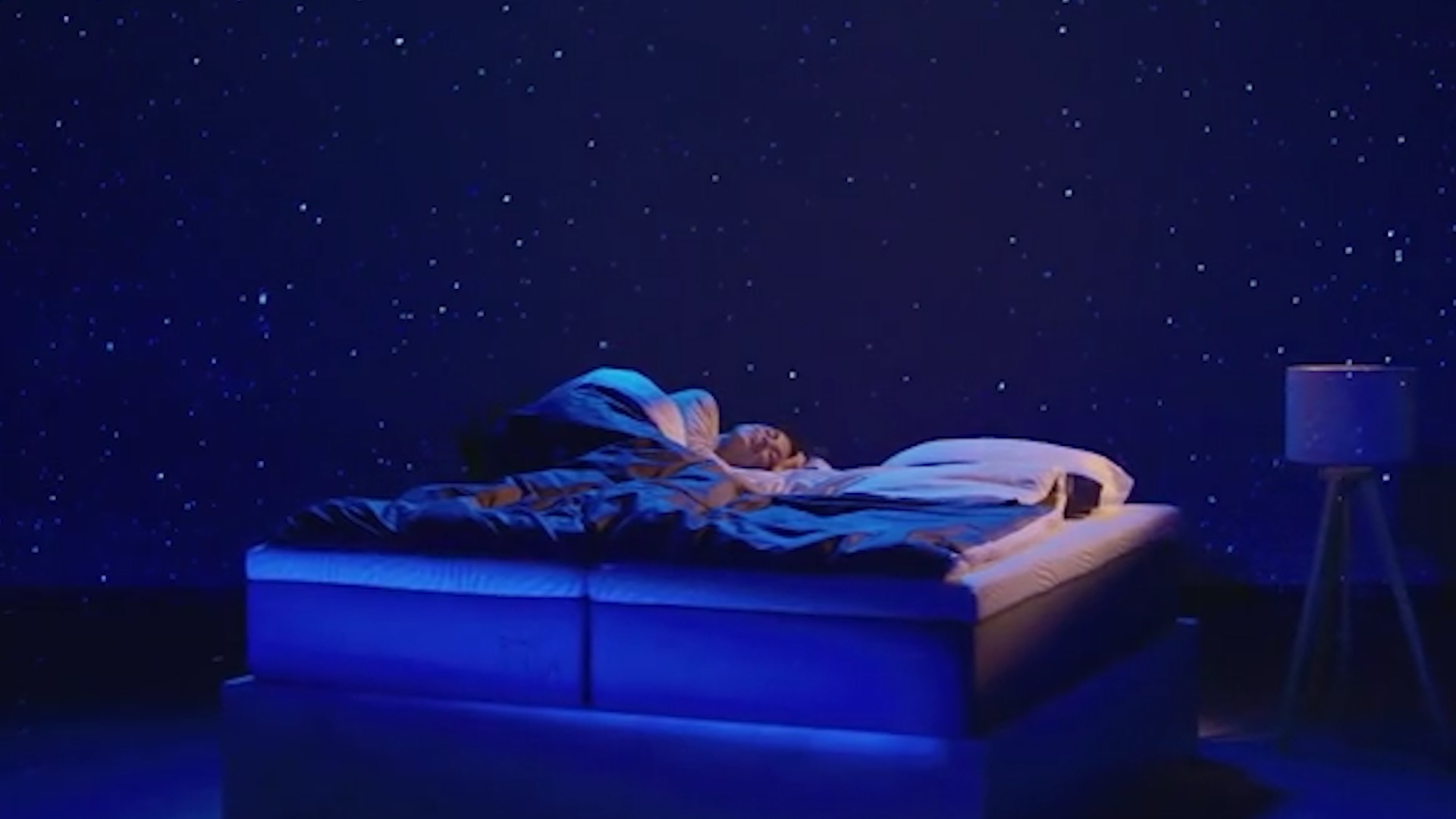 Nem thong minh tich hop AI de cai thien giac ngu hinh anh