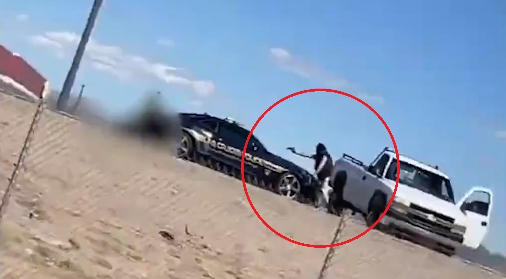 Canh sat My dau sung, ban chet nghi pham tren cao toc hinh anh