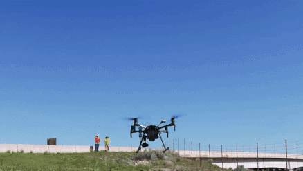 Drone cuu song nguoi va dap nhu the nao? hinh anh