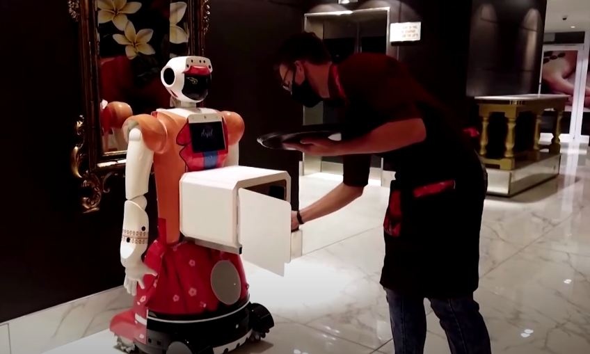 Robot tiep tan khach san dau tien cua chau Phi hinh anh