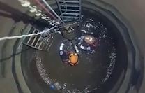 Giai cuu tho sua ong nuoc roi vao gieng sau 15 m hinh anh