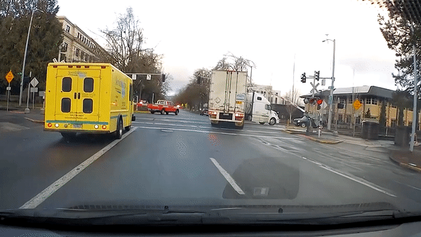 Xe container bi tau hoa tong o My hinh anh