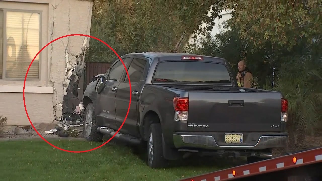 Dua tre 6 tuoi lai xe ban tai gay tai nan o My hinh anh