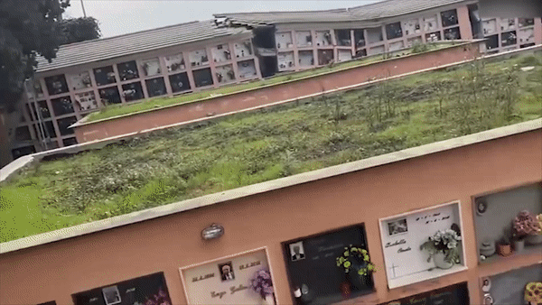 Khoanh khac nghia trang o Italy bi sat lo hinh anh