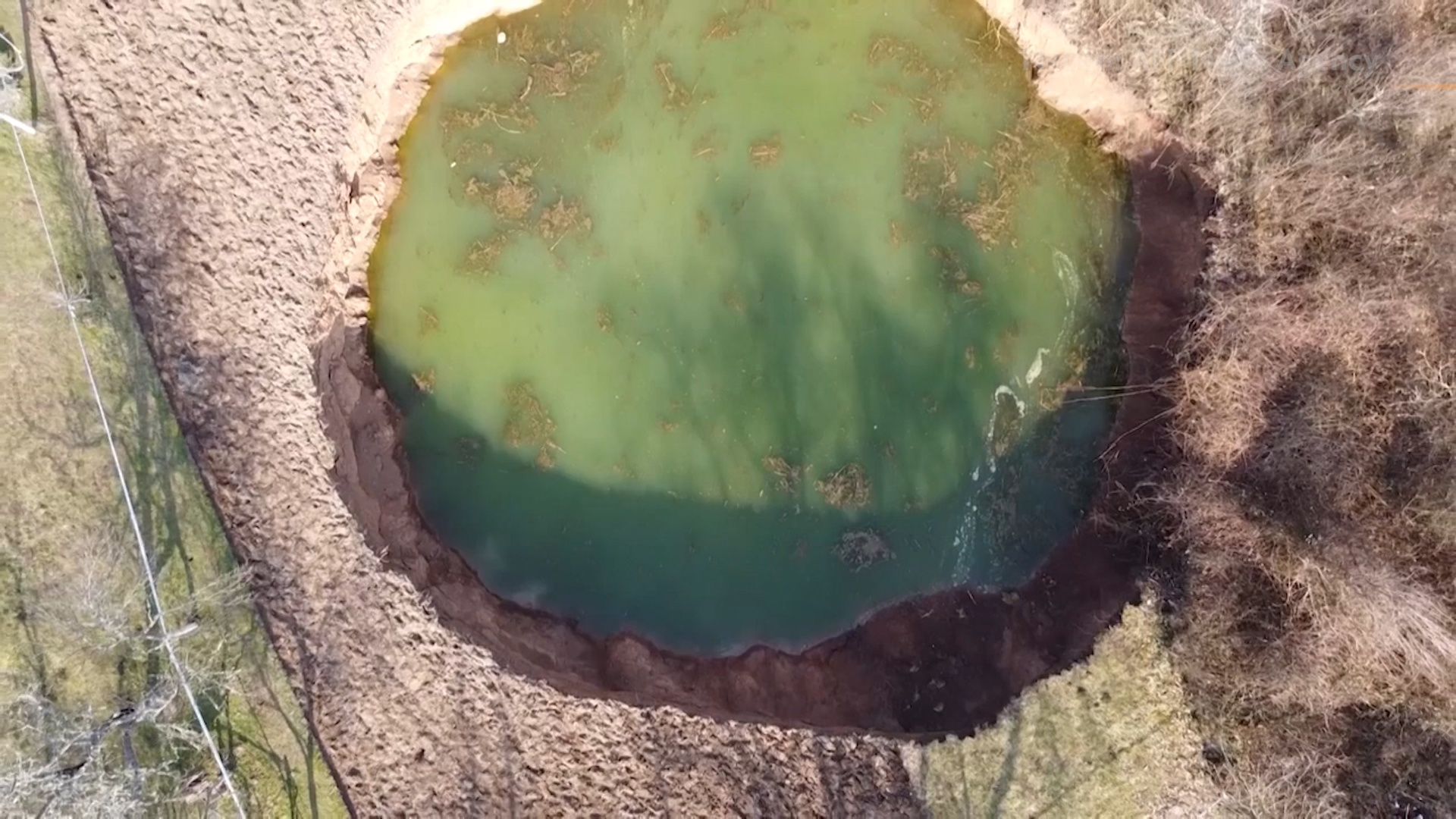 Nhieu ho sut khong lo xuat hien bat thuong o Croatia hinh anh