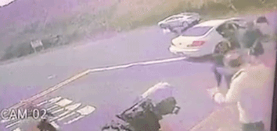 Chuan bi ghi hinh, phong vien bi nhom cuop giat may quay hinh anh