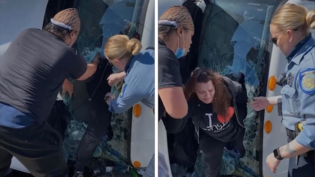 Nguoi di duong cuu tai xe bi ket trong xe tai hinh anh