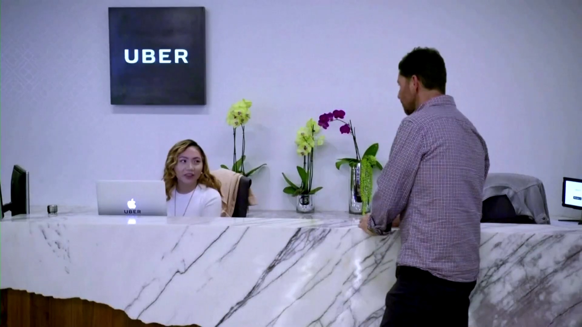 Uber cap tu cach nhan vien cho tai xe o Anh do thua kien hinh anh