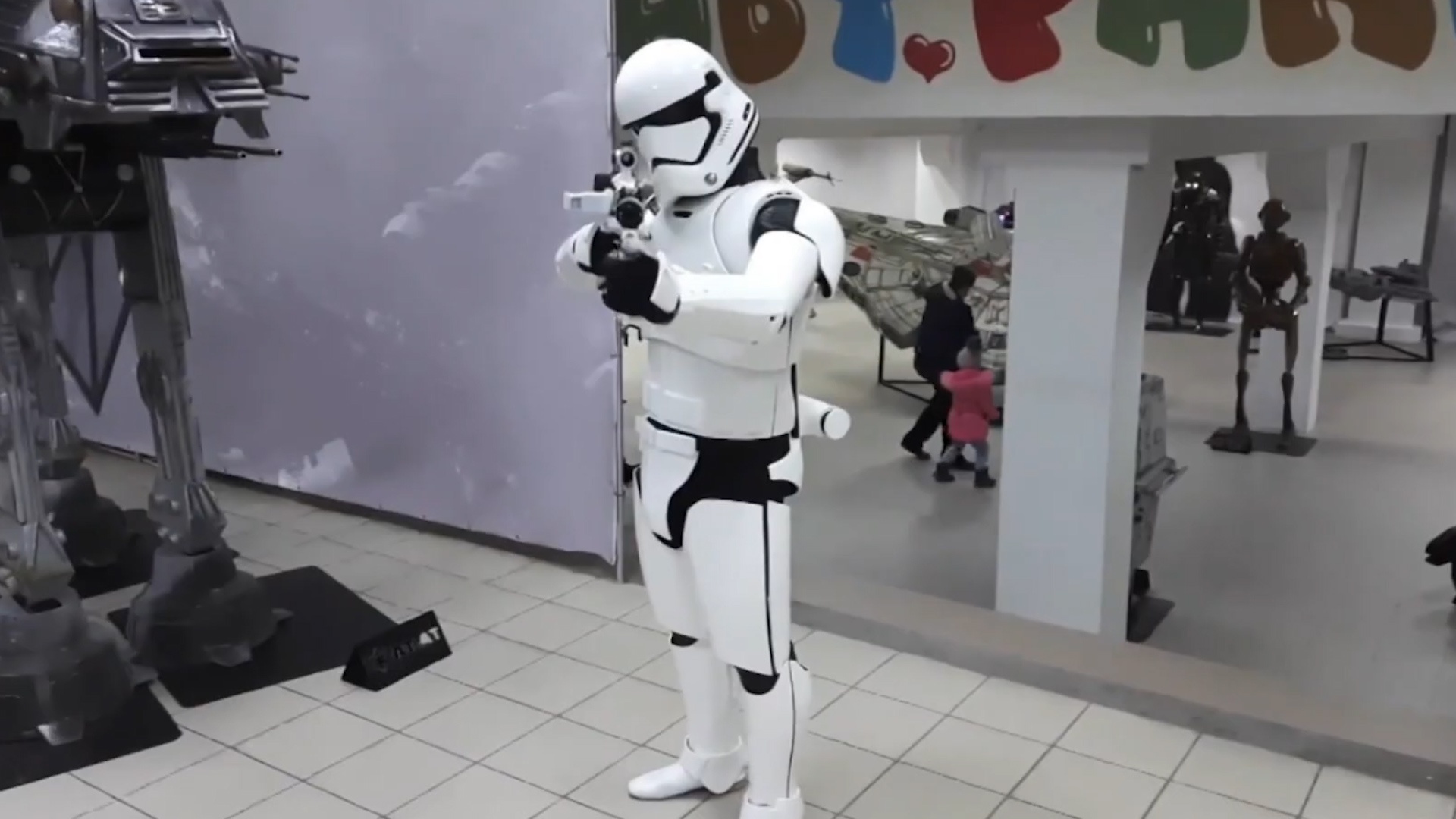 Bo suu tap robot trong phim 'Chien tranh giua cac vi sao' hinh anh