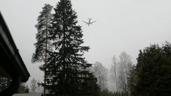 Khoanh khac may bay bi set danh trung o Phan Lan hinh anh