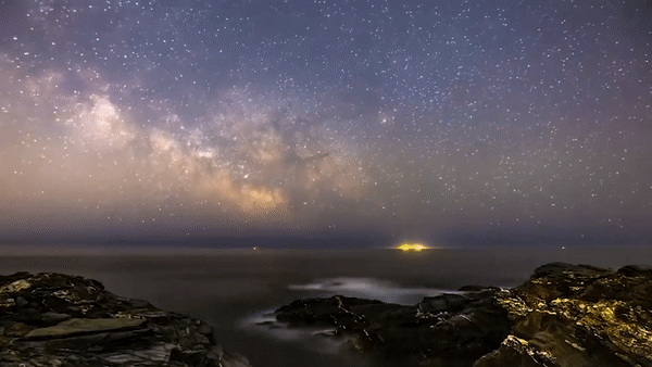 Dai Ngan ha ruc sang tren dao Rhode, My hinh anh