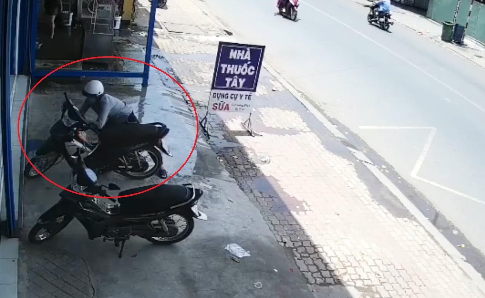 Trom xe may trong 10 giay hinh anh