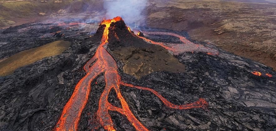 Khoanh khac nui lua phun trao o Iceland hinh anh