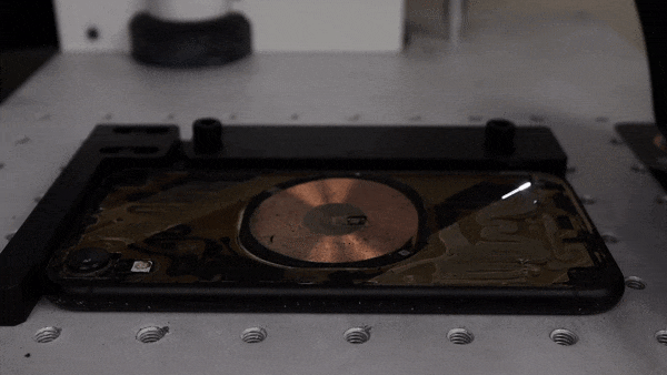 Sua chua iPhone bang cong nghe laser hinh anh