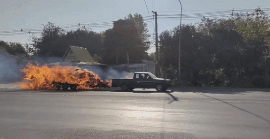 Chiec xe boc chay lao nhanh tren duong o Thai Lan hinh anh