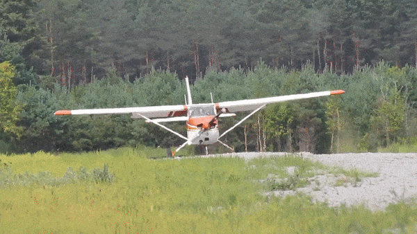 May bay gap su co khi ha canh, suyt gay tai nan o Canada hinh anh