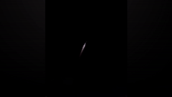 Manh vo cua ten lua SpaceX bay ngang bau troi hinh anh