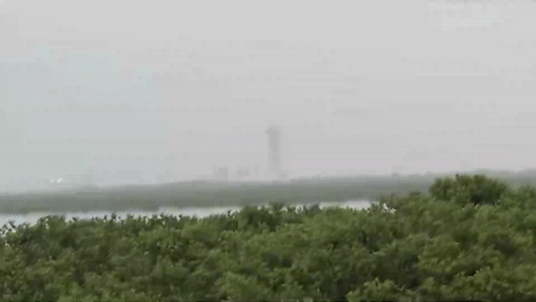 SpaceX thu nghiem phong lua tinh giua luc suong mu day dac hinh anh