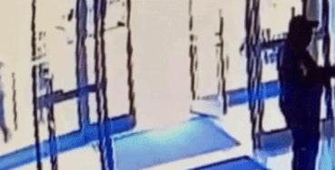 Nguoi phu nu goc A bi dap len dau giua pho o New York hinh anh