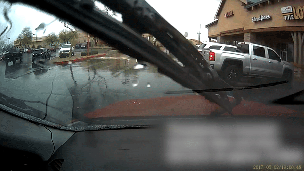 Xe ban tai lui au va trung oto hinh anh